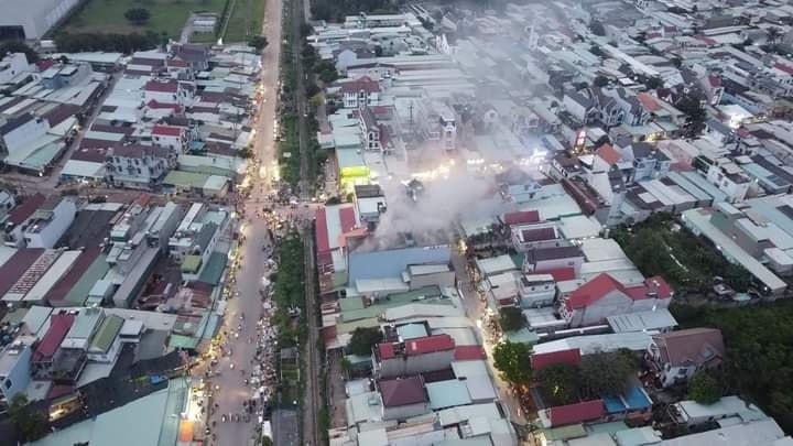 Đám cháy nhìn từ trên cao. Ảnh: CTV.