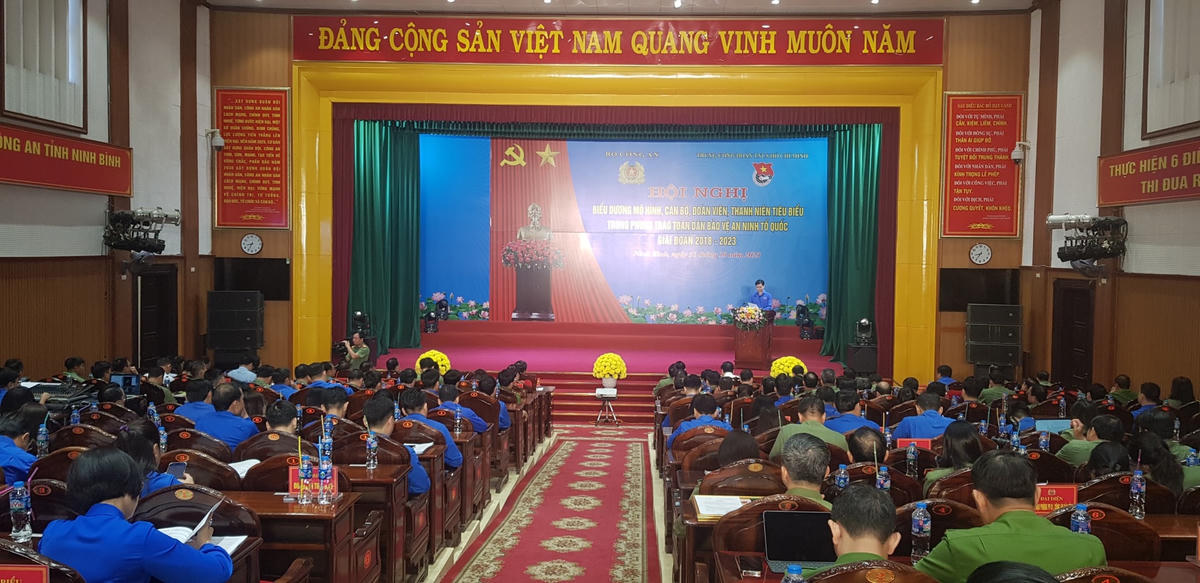 Toàn cảnh hội nghị biểu dương mô hình, cán bộ, đoàn viên, thanh niên tiêu biểu trong phong trào toàn dân bảo vệ ANTQ.