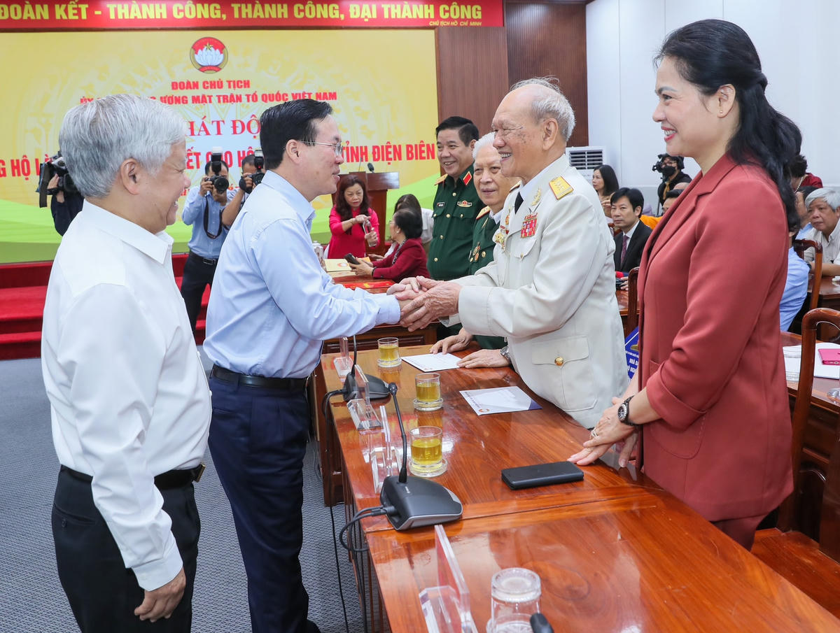 Chủ tịch nước Võ Văn Thưởng, Chủ tịch UBTƯ MTTQ Việt Nam Đỗ Văn Chiến tham dự Lễ phát động. Ảnh: Quang Vinh.  