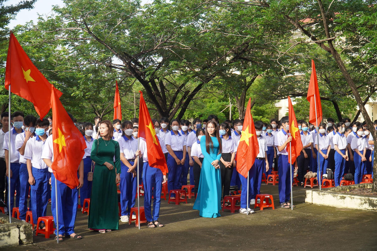 Quang cảng lễ khai giảng năm học mới, Trường THPT Hàm Tân.