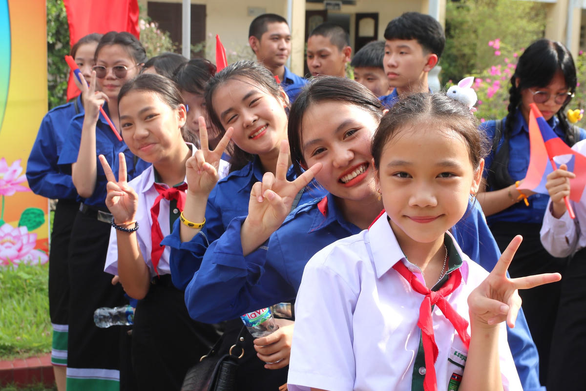 [Ảnh] Đoàn đại biểu Trường song ngữ Lào - Việt Nam Nguyễn Du thăm Trường Hữu Nghị 80 