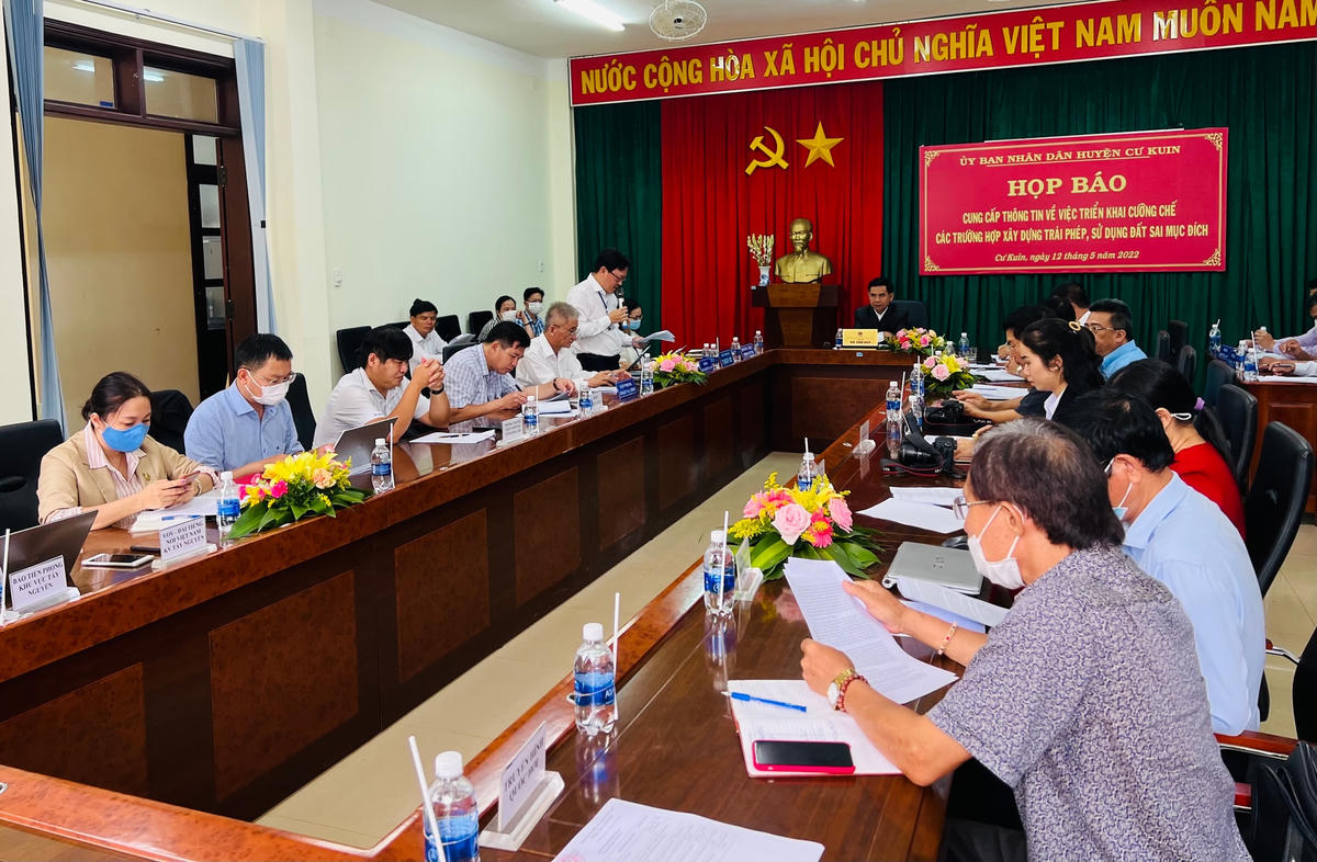 Toàn cảnh buổi họp báo.