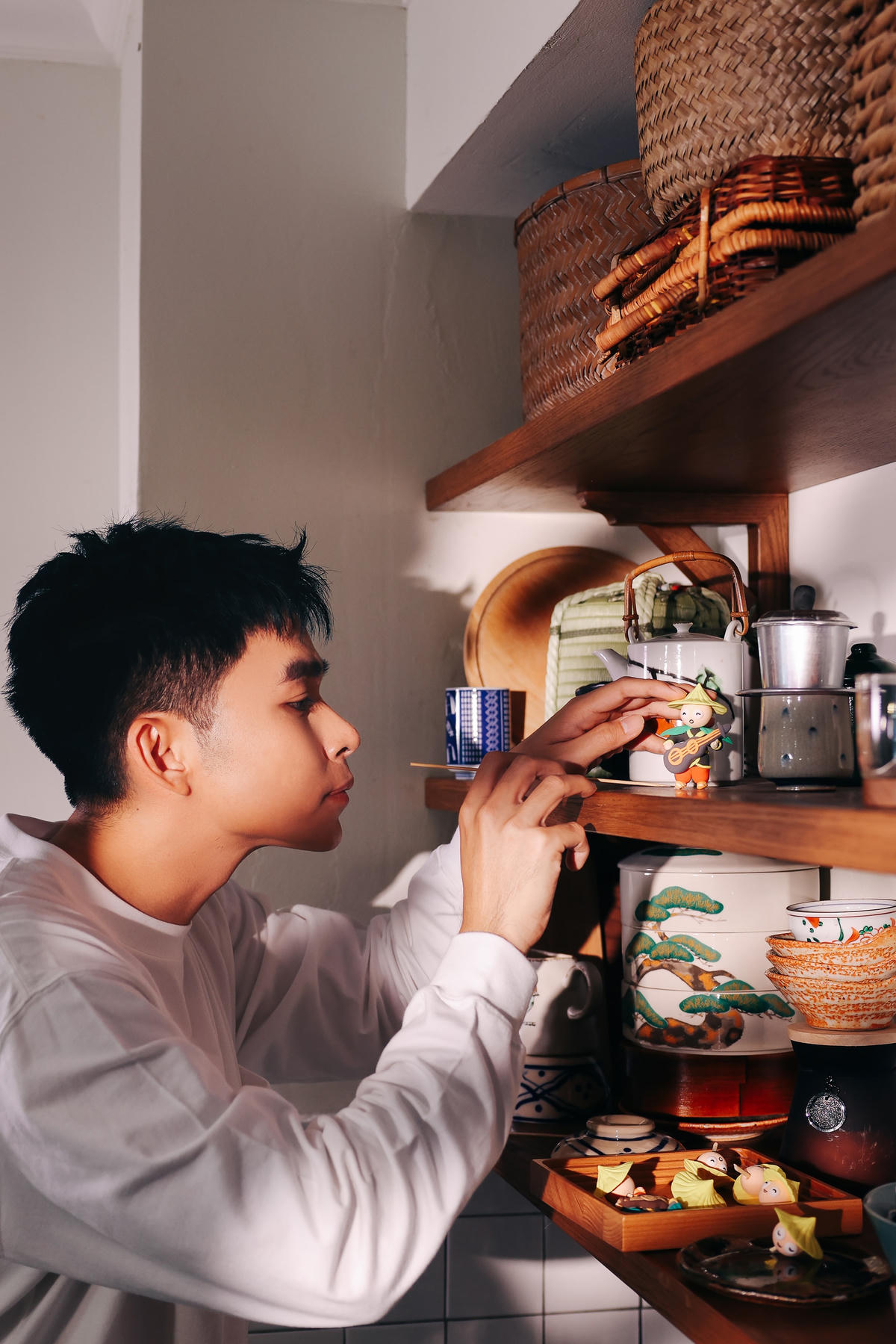 Sau khi ra mắt cuốn tiểu thuyết "Xứ sở miên man", Jun Phạm tiếp tục thực hiện MV cùng tên.
