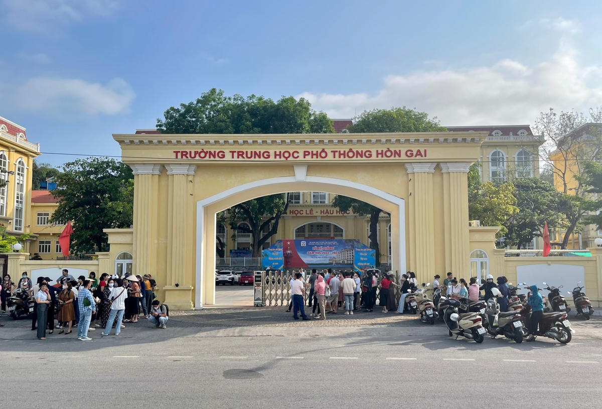Tỷ lệ trường đạt chuẩn quốc gia tại tỉnh Quảng Ninh đạt trên 89%. Ảnh chụp Trường THPT Hòn Gai (TP Hạ Long, Quảng Ninh) đã được công nhận trường chuẩn quốc gia.