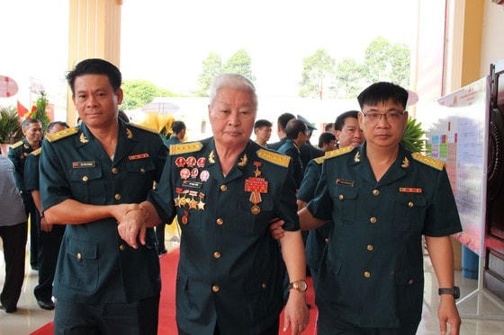 Cán bộ Sư đoàn 367 nghỉ hưu tham dự lễ kỷ niệm. 