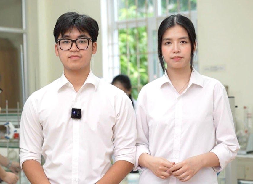 Hai em Lê Thảo Uyên, Nguyễn Lê Việt Hoàng, học sinh Trường THPT Chuyên Tuyên Quang đã xuất sắc giành Huy chương Vàng ICAN 2023.