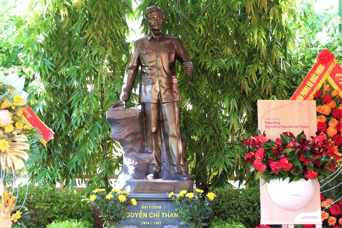 Đại tướng Nguyễn Chí Thanh (tên khai sinh: Nguyễn Vịnh) sinh ngày 1/1/1914 tại làng Niêm Phò (xã Quảng Thọ, huyện Quảng Điền, tỉnh Thừa Thiên Huế), là con của ông Nguyễn Công Hán và bà Trần Thị Thiển. Bảo tàng Đại tướng Nguyễn Chí Thanh được đặt tại số 81 phố Tân Nhuệ, phường Thụy Phương, quận Bắc Từ Liêm, Hà Nội.
