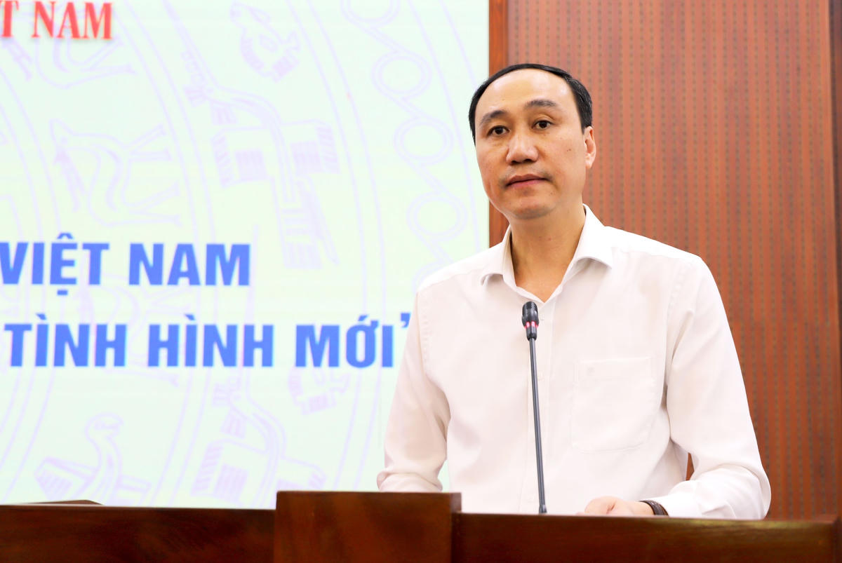 Phó Chủ tịch Phùng Khánh Tài phát biểu kết luận Tọa đàm.