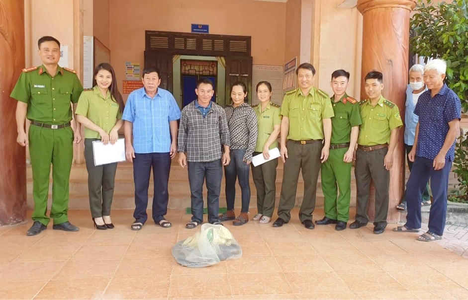Cá thể rắn hổ mang chúa đã được bàn giao cho Vườn quốc gia Vũ Quang.