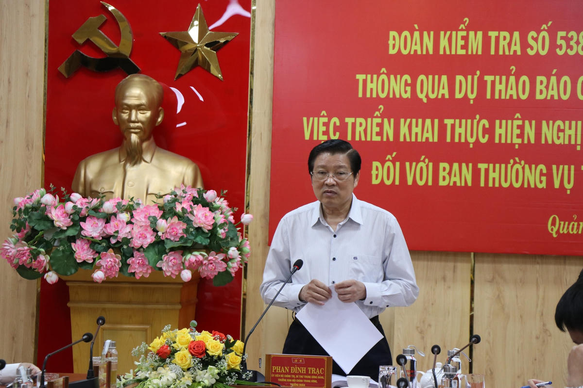 Ông Phan Đình Trạc, Trưởng ban Nội chính Trung ương phát biểu kết luận buổi làm việc.  
