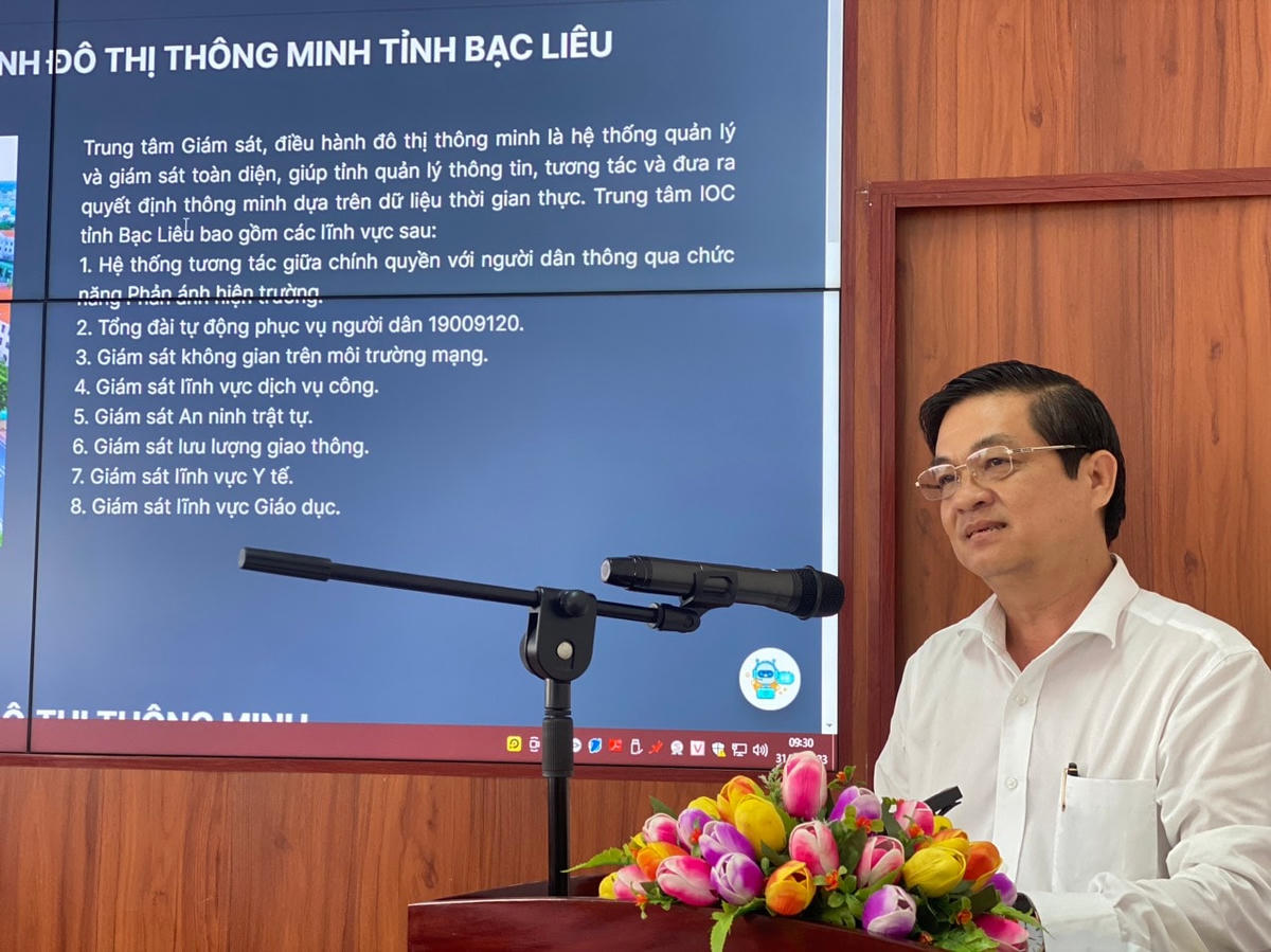 Phó chủ tịch UBND tỉnh Bạc Liêu Huỳnh Chí Nguyện phát biiểu tại lễ bàn giao và đưa vào vận hành Trung tâm giám sát, điều hành đô thị thông minh Bạc Liêu.