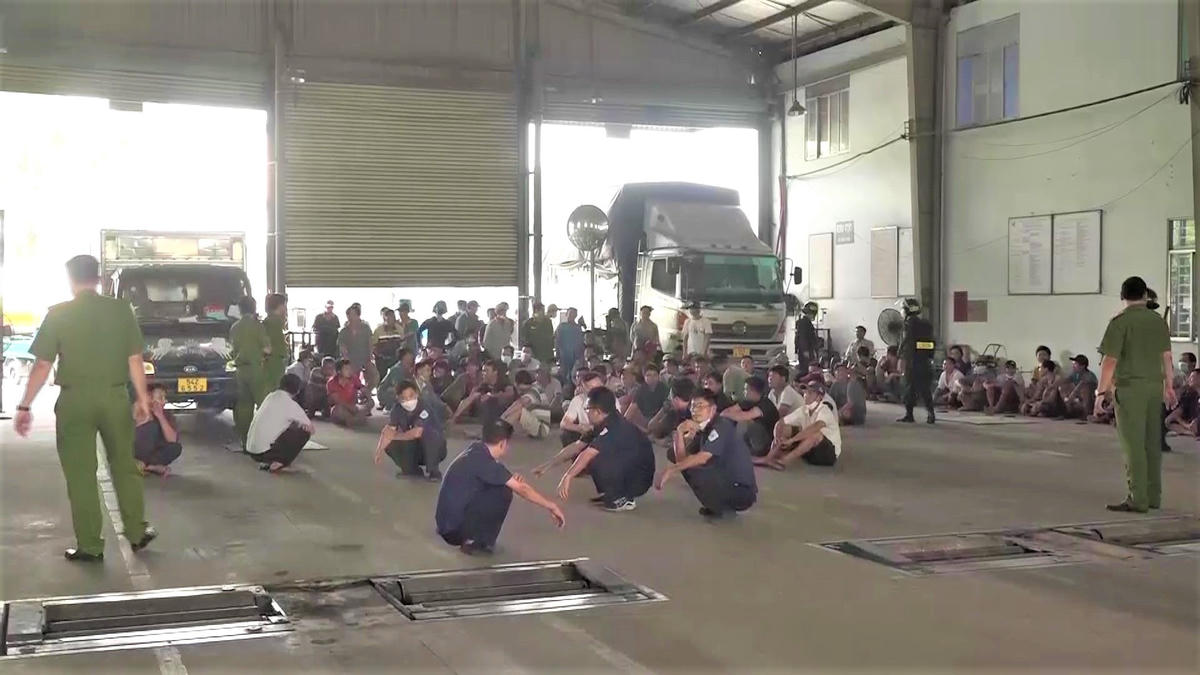 Cơ quan Công an kiểm tra, xử lý tiêu cực tại một trung tâm đăng kiểm ở TPHCM.