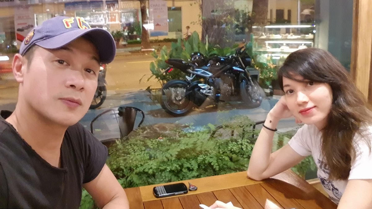 Nam MC hiện đang có cuộc sống hôn nhân hạnh phúc với người vợ kém 14 tuổi.