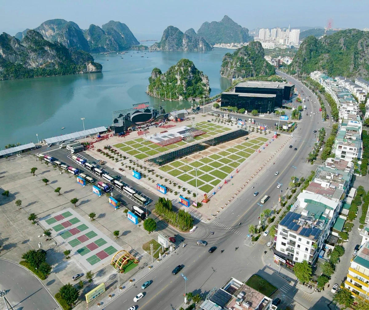 Và Quảng trường 30/10.