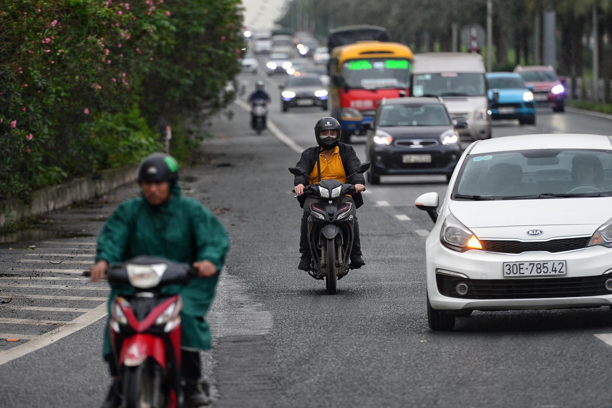 Với lỗi điều khiển xe máy đi vào đường cao tốc, các tài xế sẽ bị xử phạt 2,5 triệu đồng, tước GPLX 4 tháng và tạm giữ phương tiện.