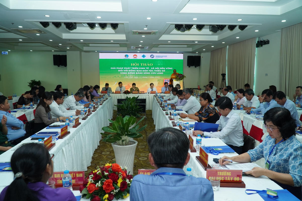 Các đại biểu tham dự hội nghị.