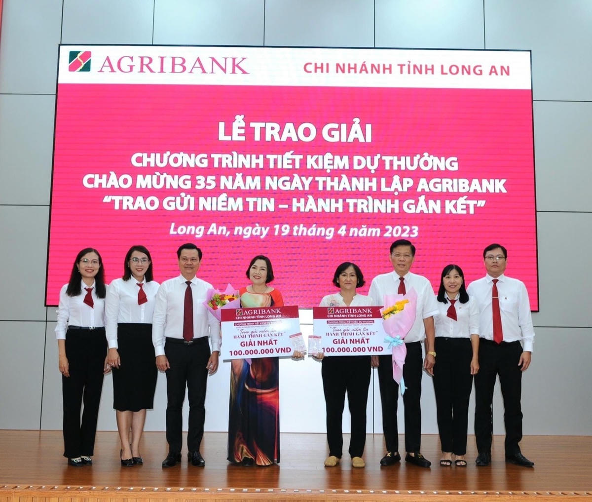 Agribank trao thưởng giải Đặc biệt 1 tỷ đồng cho khách hàng gửi tiền tại Sóc Trăng