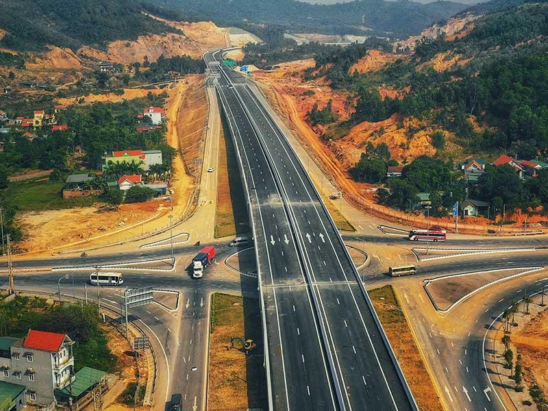 Bộ GTVT yêu cầu các chủ đầu tư, ban QLDA điều chuyển nhà thầu yếu, đẩy nhanh tiến độ giải ngân.