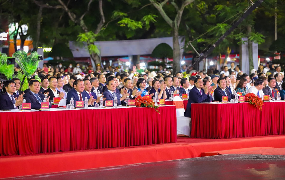 Thủ tướng Chính phủ Phạm Minh Chính cùng các đại biểu đến dự lễ khai mạc.