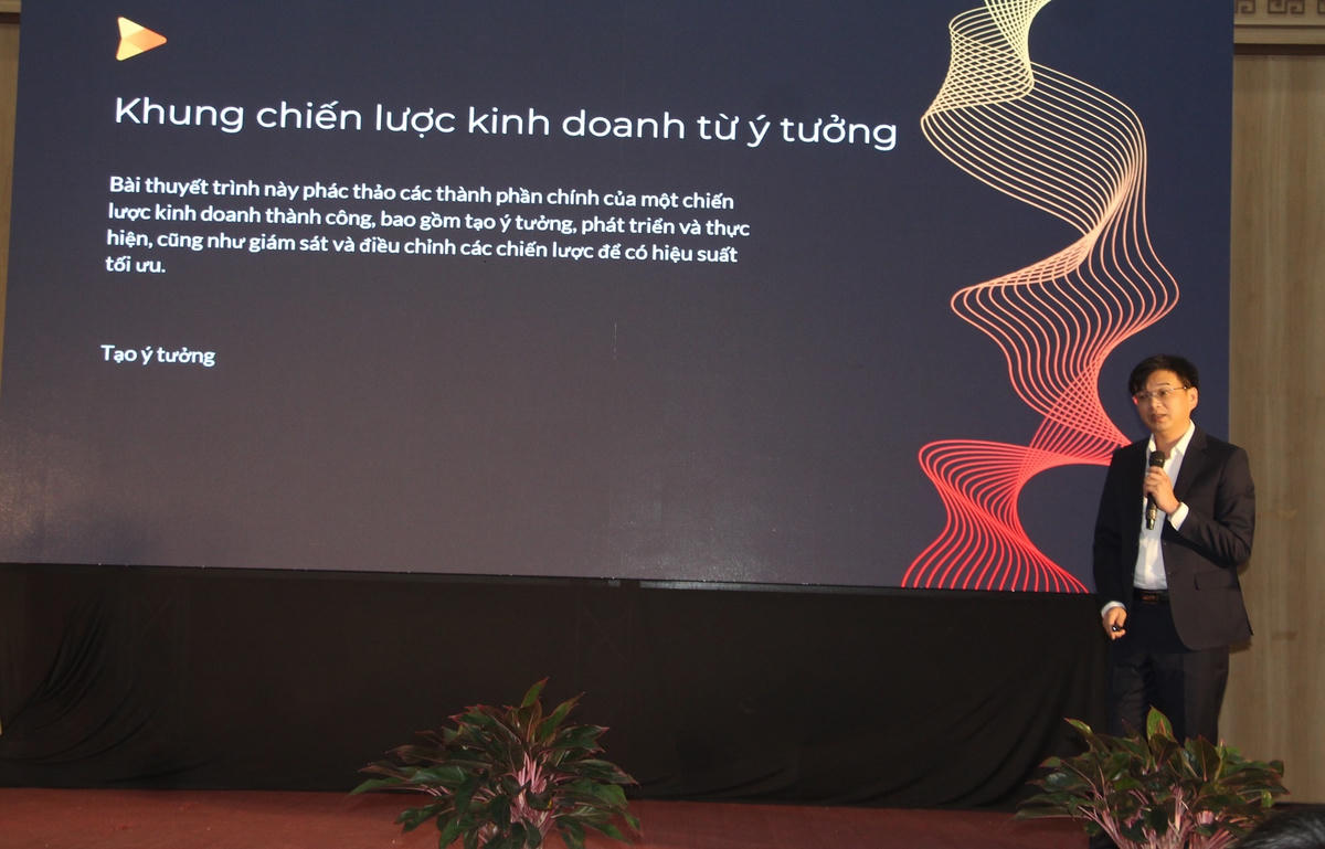 Shark Lê Hùng Anh, Chủ tịch B.I N Group chia sẻ tại Diễn đàn.