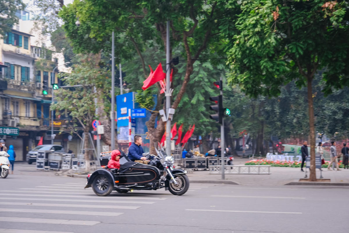 Ngắm Hà Nội bình yên trong ngày đầu năm mới