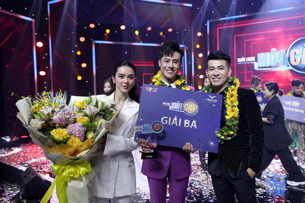 HLV Hồ Trung Dũng cùng 2 thí sinh xuất sắc của minh trong Trời sinh một cặp: Mario Thành Tâm và Quỳnh Lương.