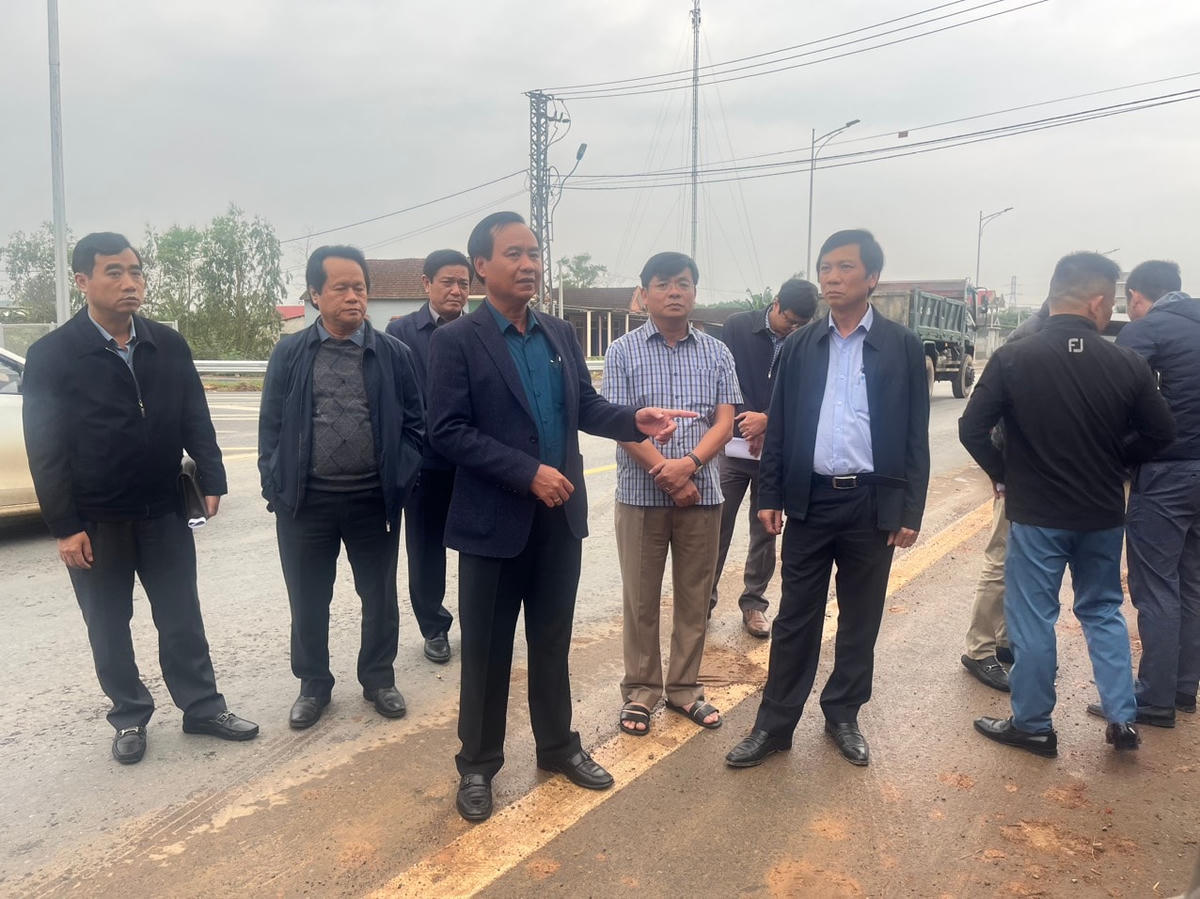 Chủ tịch UBND tỉnh Quảng Trị đề nghị các địa phương, đơn vị khắc phục khó khăn để công tác GPMB cao tốc Vạn Ninh - Cam Lộ, đoạn qua địa bàn tỉnh đảm bảo tiến độ theo yêu cầu của Thủ tướng Chính phủ.