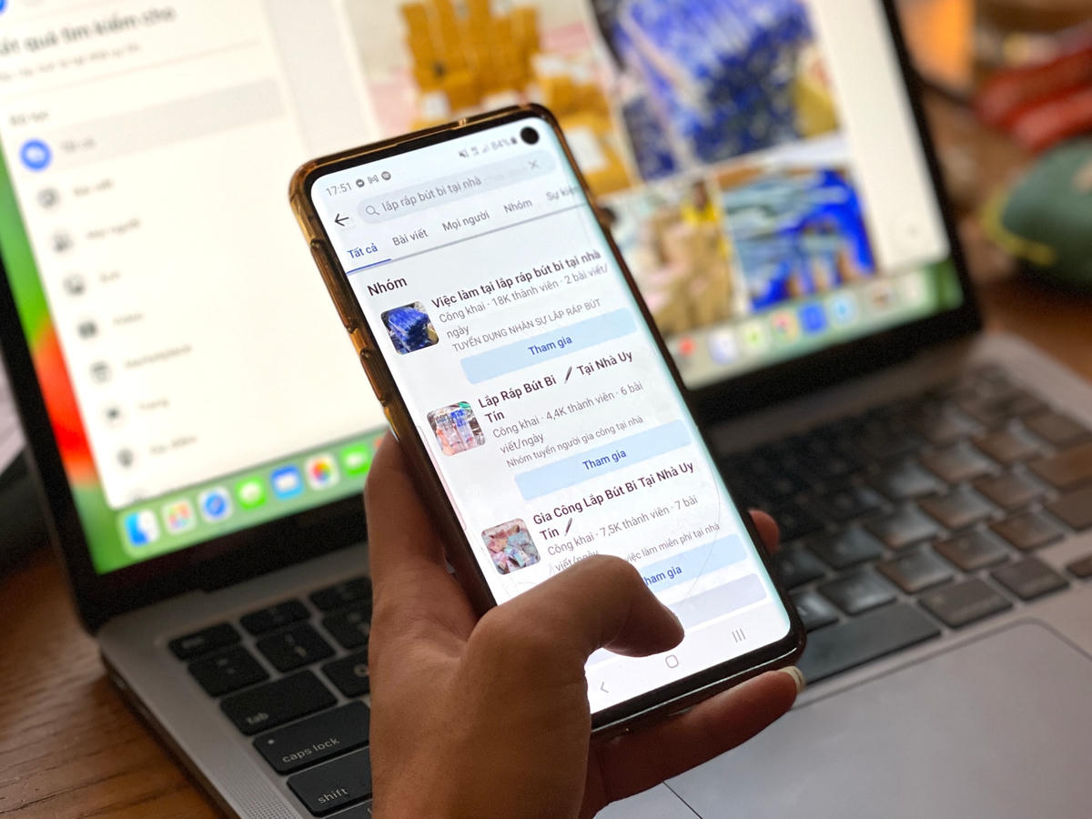 Hàng chục hội nhóm tuyển dụng lắp ráp bút bi tại nhà trên mạng xã hội. Ảnh: H.Chiến.