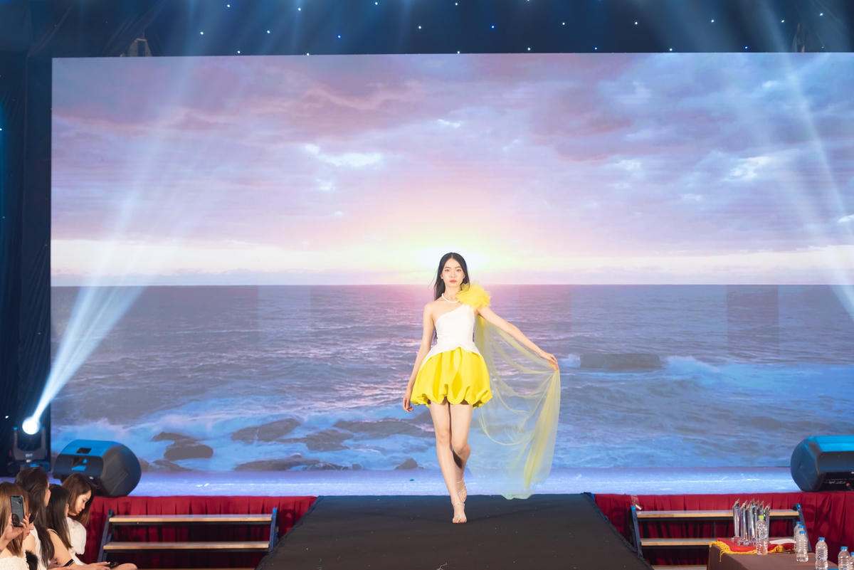 Có thể thấy, fashion show "Việt Nam tỏa sáng" không chỉ mở ra cơ hội để tôn vinh vẻ đẹp và sáng tạo mà còn  mang sứ mệnh quan trọng góp phần thúc đẩy nền công nghiệp thời trang Việt Nam sánh ngang thế giới trong bối cảnh hiện đại.