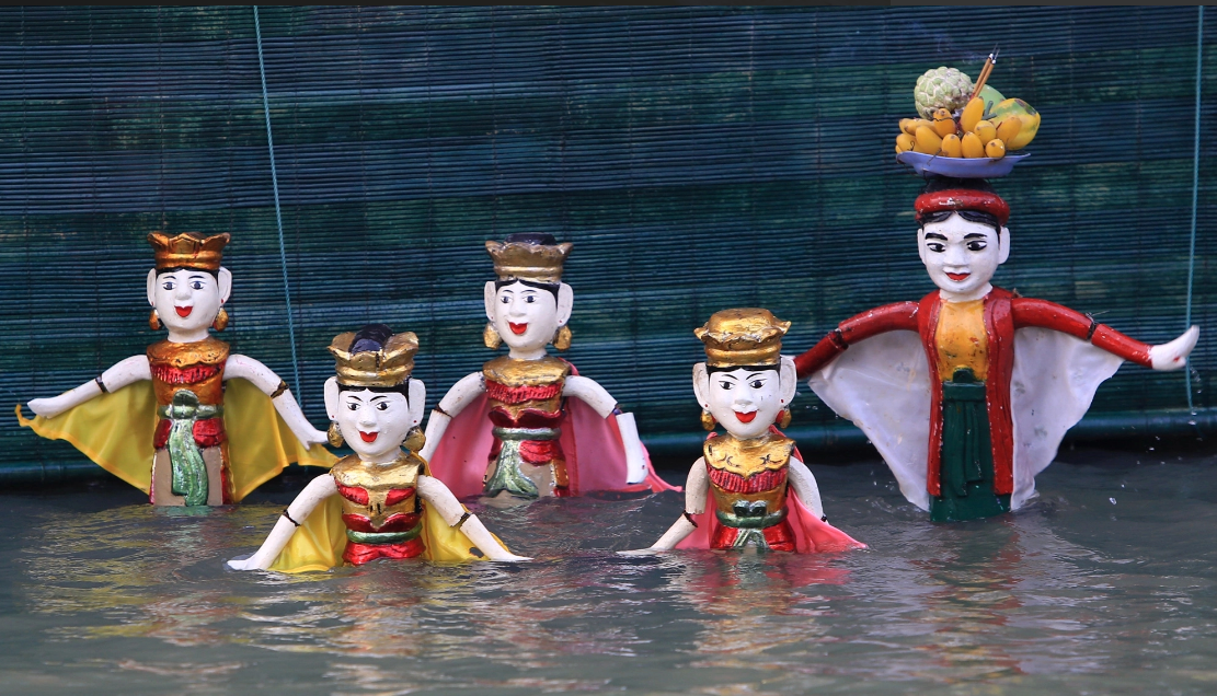 Sân khấu sáng tạo với nhiều tích trò được thể hiện qua những con rối sinh động.