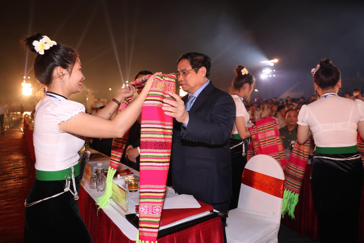 Thủ tướng Phạm Minh Chính dự Lễ đón nhận Bằng của UNESCO ghi danh "Nghệ thuật Xoè Thái” là Di sản văn hóa phi vật thể đại diện của nhân loại. 