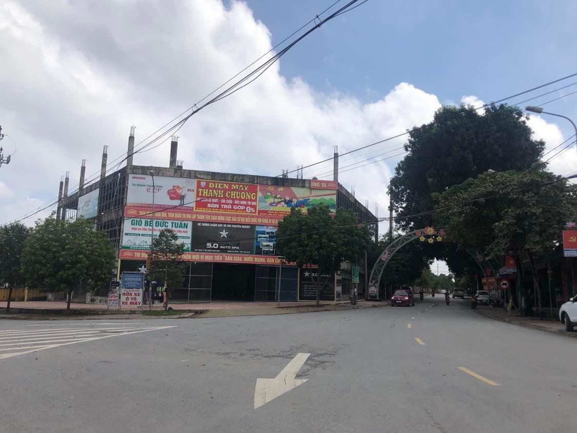 Dự án Tòa nhà Nam Đàn Plaza tại thị trấn Nam Đàn đến nay vẫn chưa tháo dỡ để hoàn trả mặt bằng.