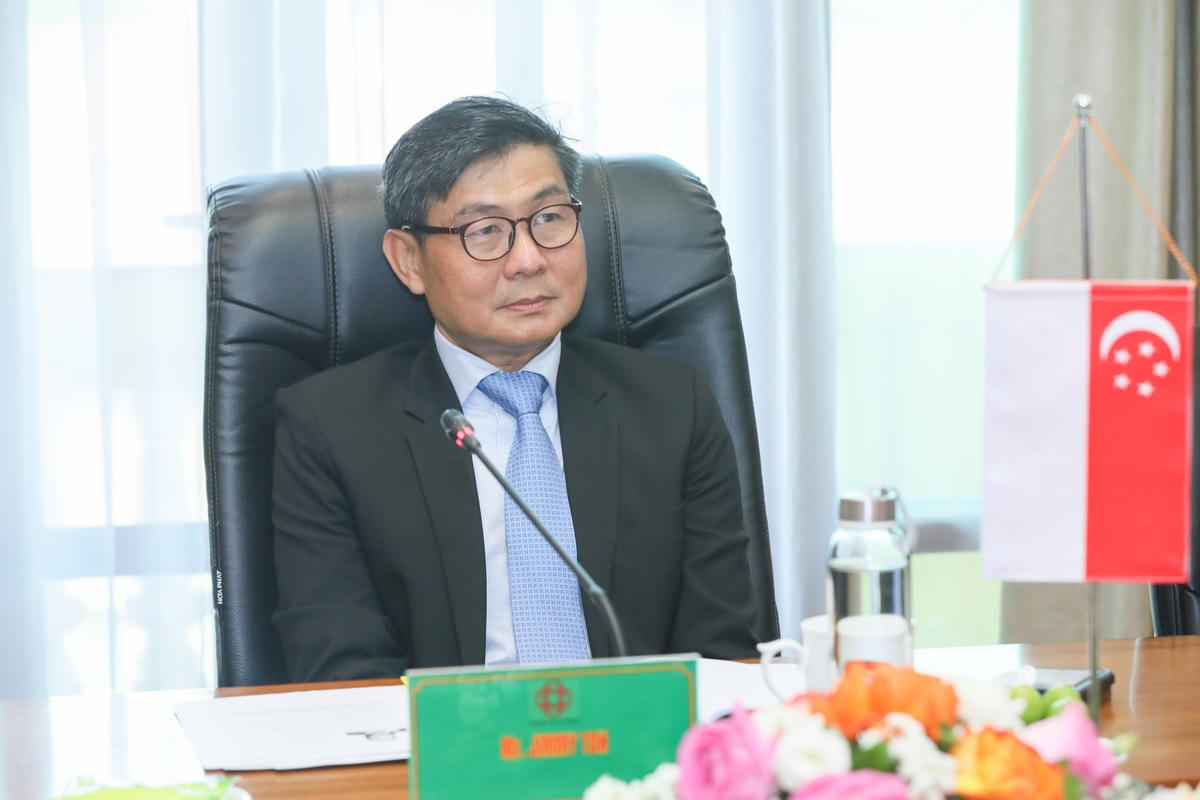 Ông Jimmy Toh Yong Leng, Giám đốc điều hành Hiệp hội Nhân dân Singapore phát biểu tại cuộc Hội đàm. Ảnh: Quang Vinh.