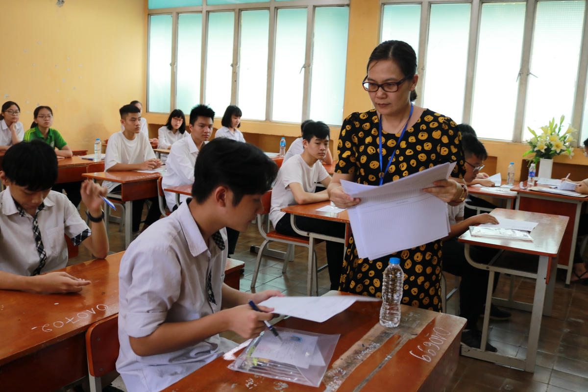 Học sinh dự thi vào lớp 10 THPT công lập tại Hà Nội.