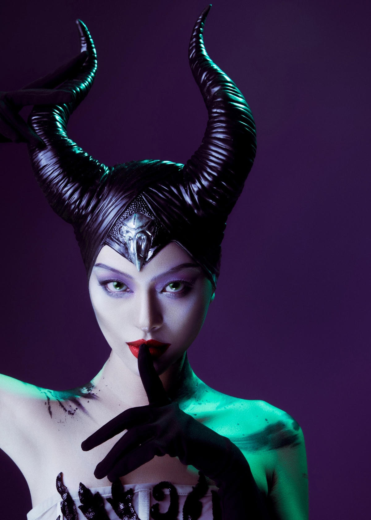 Trong tạo hình mới, Lan Ngọc nhận nhiều lời khen vì sự ăn khớp với gương mặt bản gốc. Dù có thay đổi đến đâu, diễn viên “Cô gái đến từ quá khứ” vẫn “đốn tim” công chúng nhờ thần thái kiêu sa và diện mạo khác lạ.