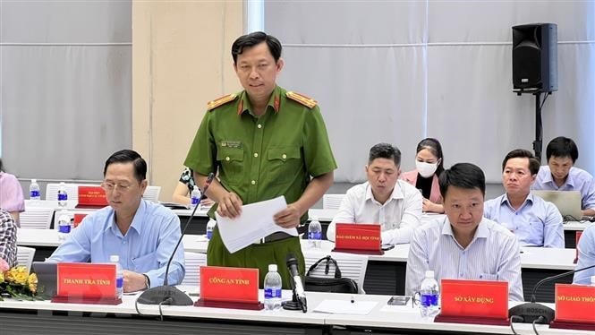 Thượng tá Nguyễn Minh Thân, Phó Trưởng phòng Tham mưu Công an tỉnh Bình Dương, thông tin họp báo. (Ảnh: Huyền Trang/TTXVN).