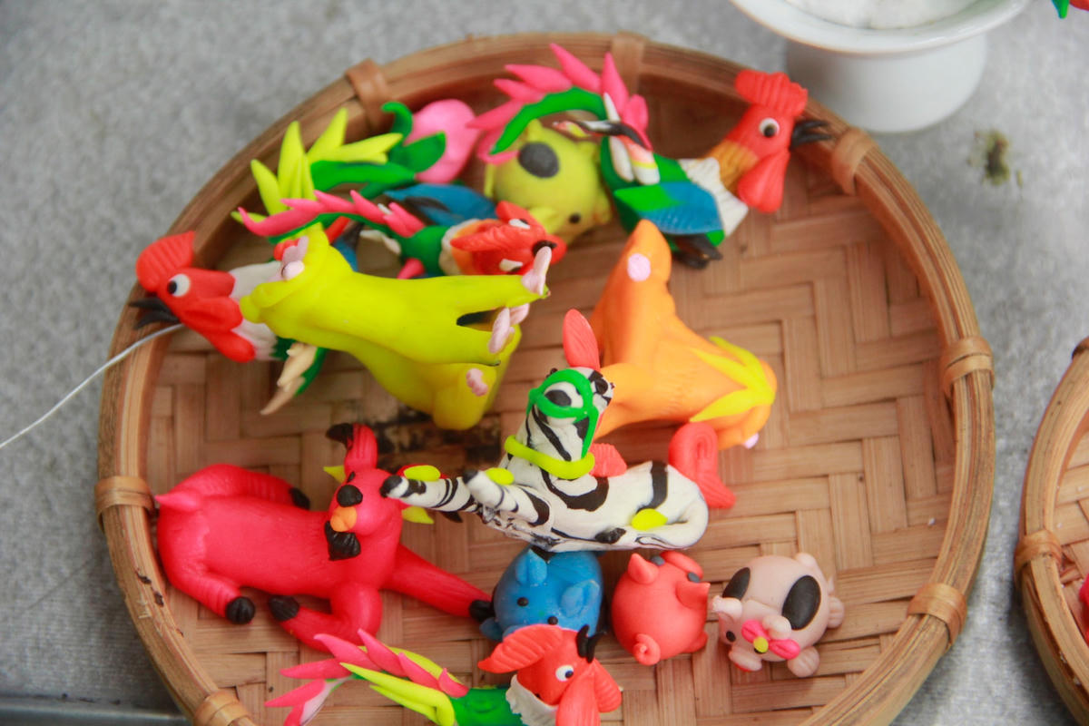 Nặn tò he ở phố đi bộ hồ Gươm