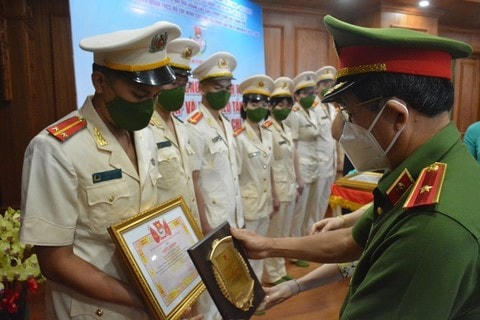 Lễ tuyên dương 42 “Thanh niên tiên tiến làm theo lời Bác”. (Ảnh: M.Anh)
