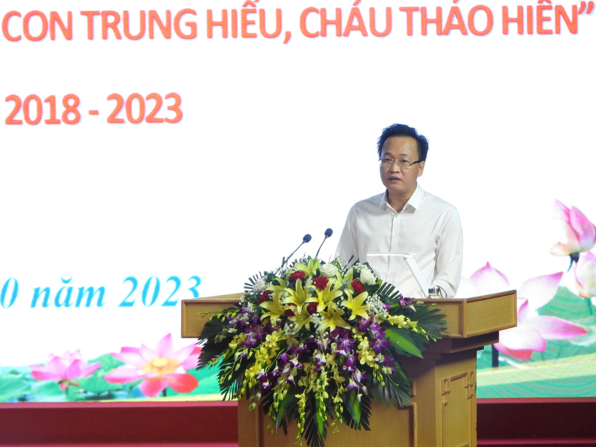Bí thư Tỉnh ủy Hưng Yên Nguyễn Hữu Nghĩa phát biểu tại hội nghị.