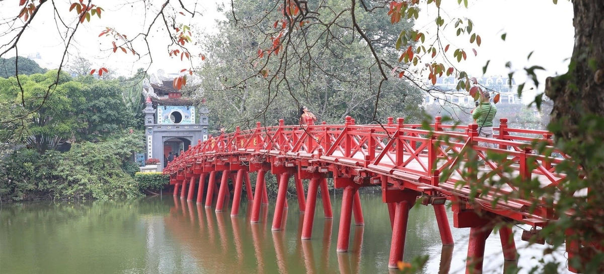 anh-bai-duoi-ben-trai.jpg