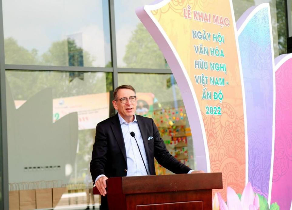 TS Frank Jurgen Richter – Chủ tịch Diễn Đàn Horasis phát biểu chia sẻ tại buổi lễ.