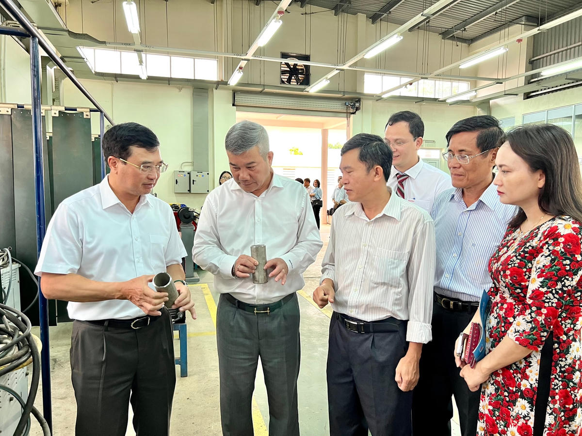Lãnh đạo PVN đi kiểm tra công tác chuẩn bị cho hội thi tay nghề tại Trường Cao đẳng dầu khí.