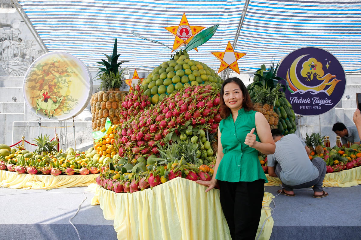 Cận cảnh mâm cỗ Trung thu hình ngôi sao khổng lồ tại Tuyên Quang