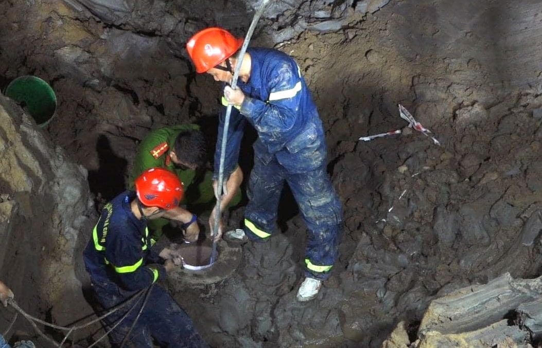 Tiên lượng sức khỏe bé trai 10 tuổi rơi xuống trụ bê tông sâu 35 m