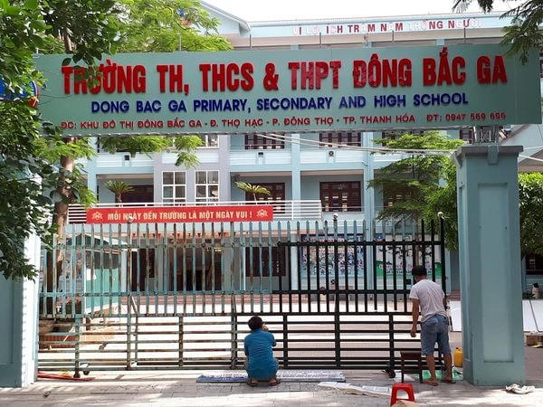 Trường Tiểu học, THCS và THPT Đông Bắc Ga, nơi xảy ra sự việc.