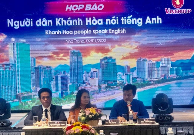 Họp báo công bố triển khai dự án người dân Khánh Hòa nói tiếng Anh.