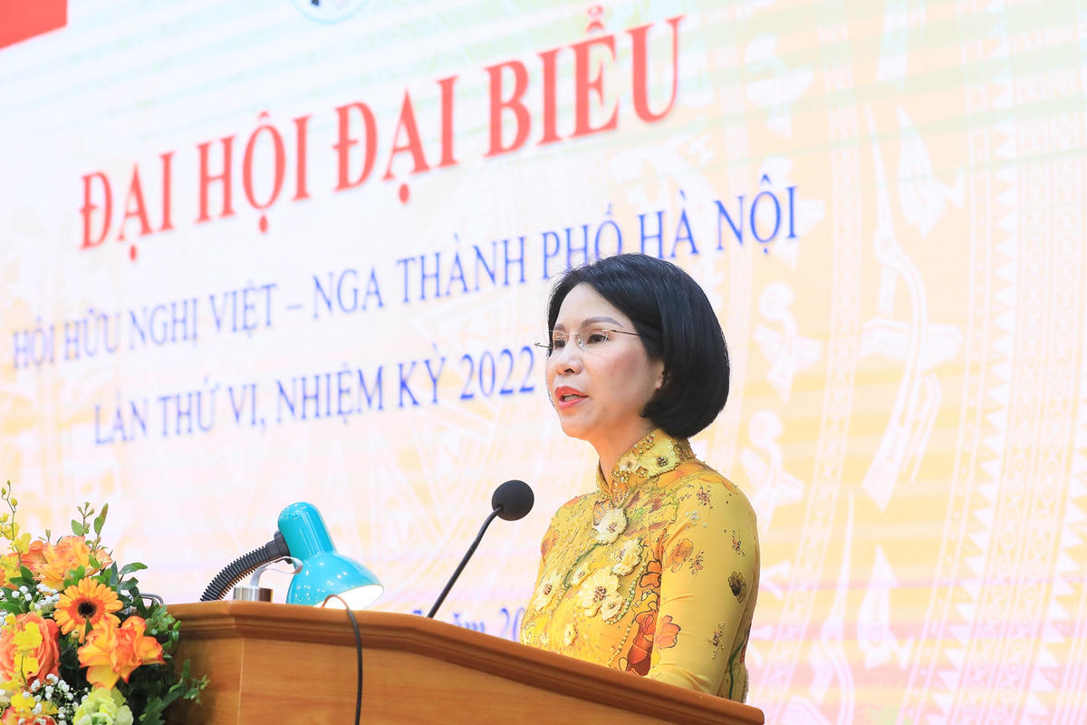 Bà Trần Thị Nhị Hà, Giám đốc Sở Y tế thành phố Hà Nội, đại biểu Quốc hội khóa XV trình bày tham luận tại đại hội.