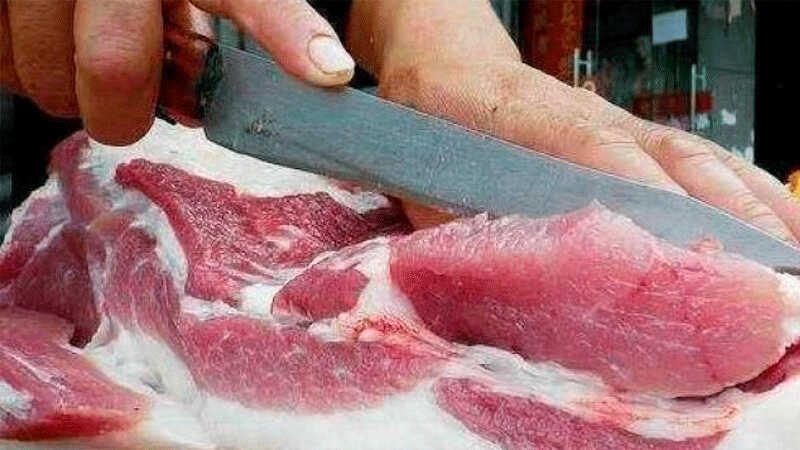 Sức mua giảm khiến giá thịt lợn hơi giảm sâu.