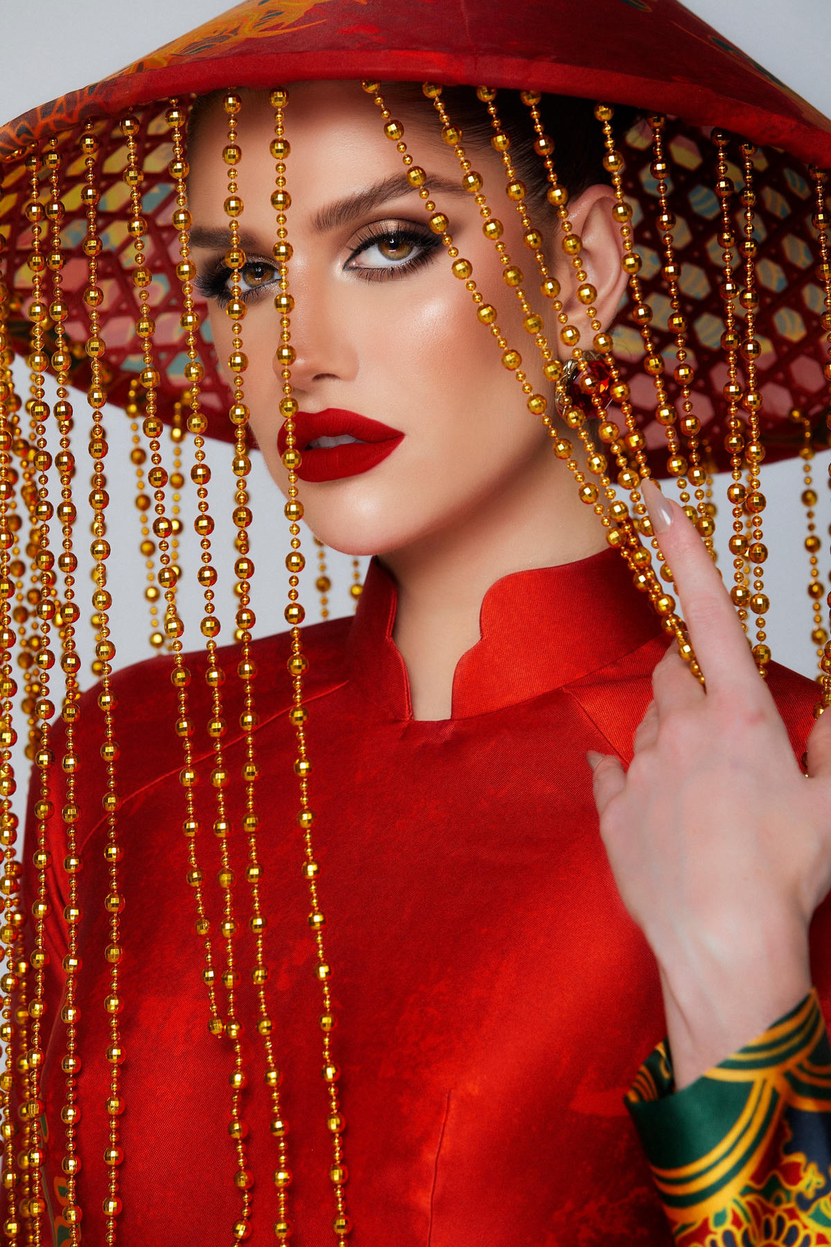 Hình ảnh Hoa hậu Isabella Menin gây chú ý nhờ thần thái quyến rũ. 