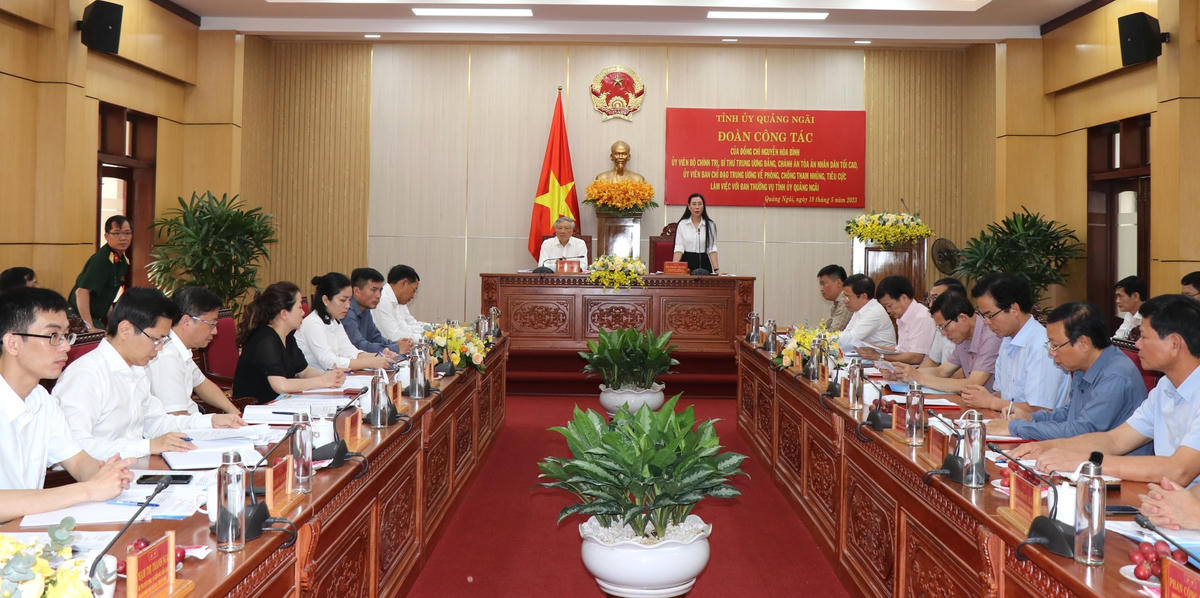 Quang cảnh buổi làm việc. 